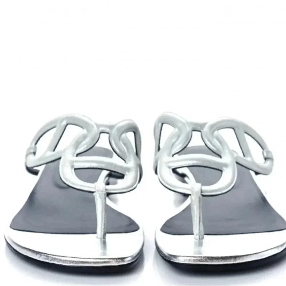 Hermes
Metallic Suede Goatskin
Beach Sandals 38 Silver - Picture 2 of 13